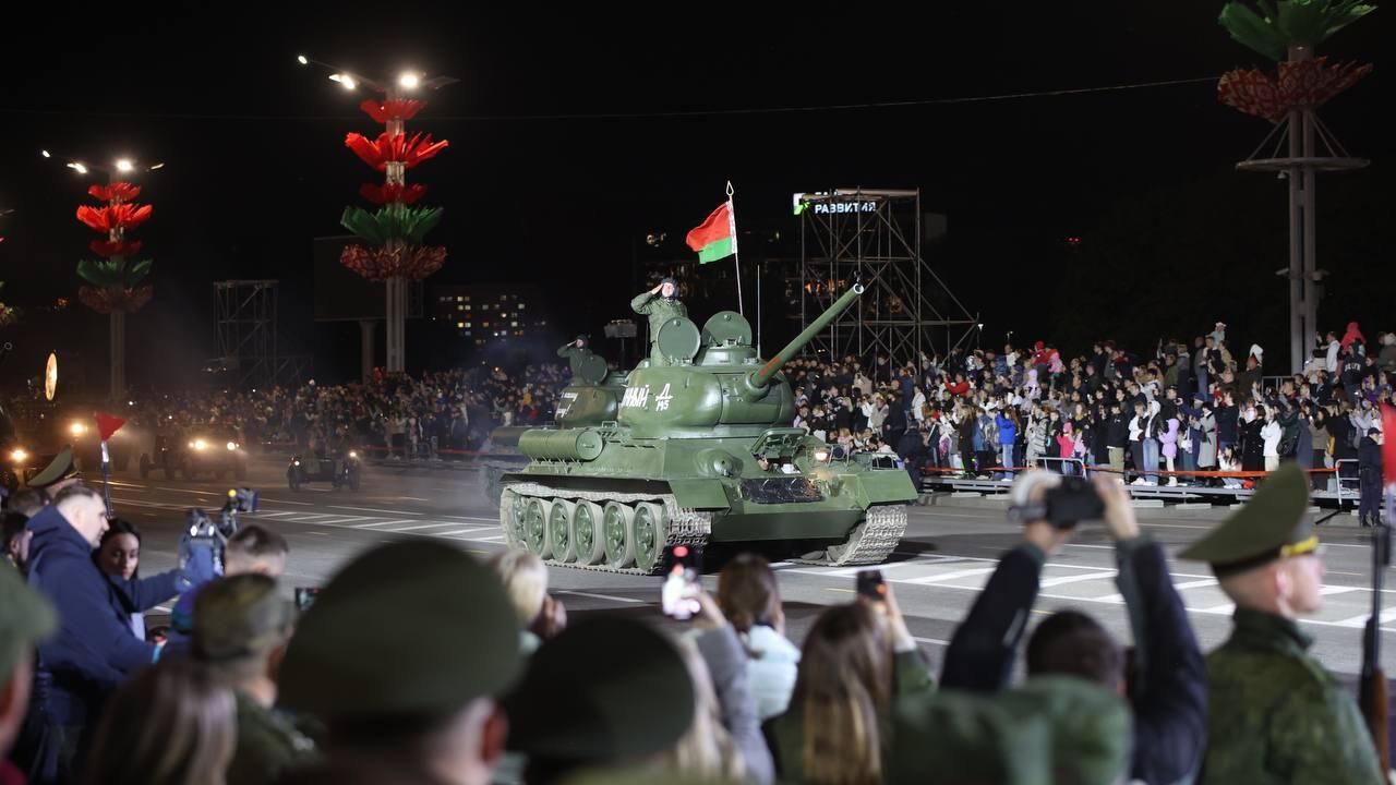 Первая генеральная репетиция военного парада в честь 80-летия Победы в Великой Отечественной войне в Минске. 2 мая 2025 Первая генеральная репетиция военного парада в честь 80-летия Победы в Великой Отечественной войне в Минске. 2 мая 2025 - РИА Новости, 1920, 02.05.2025