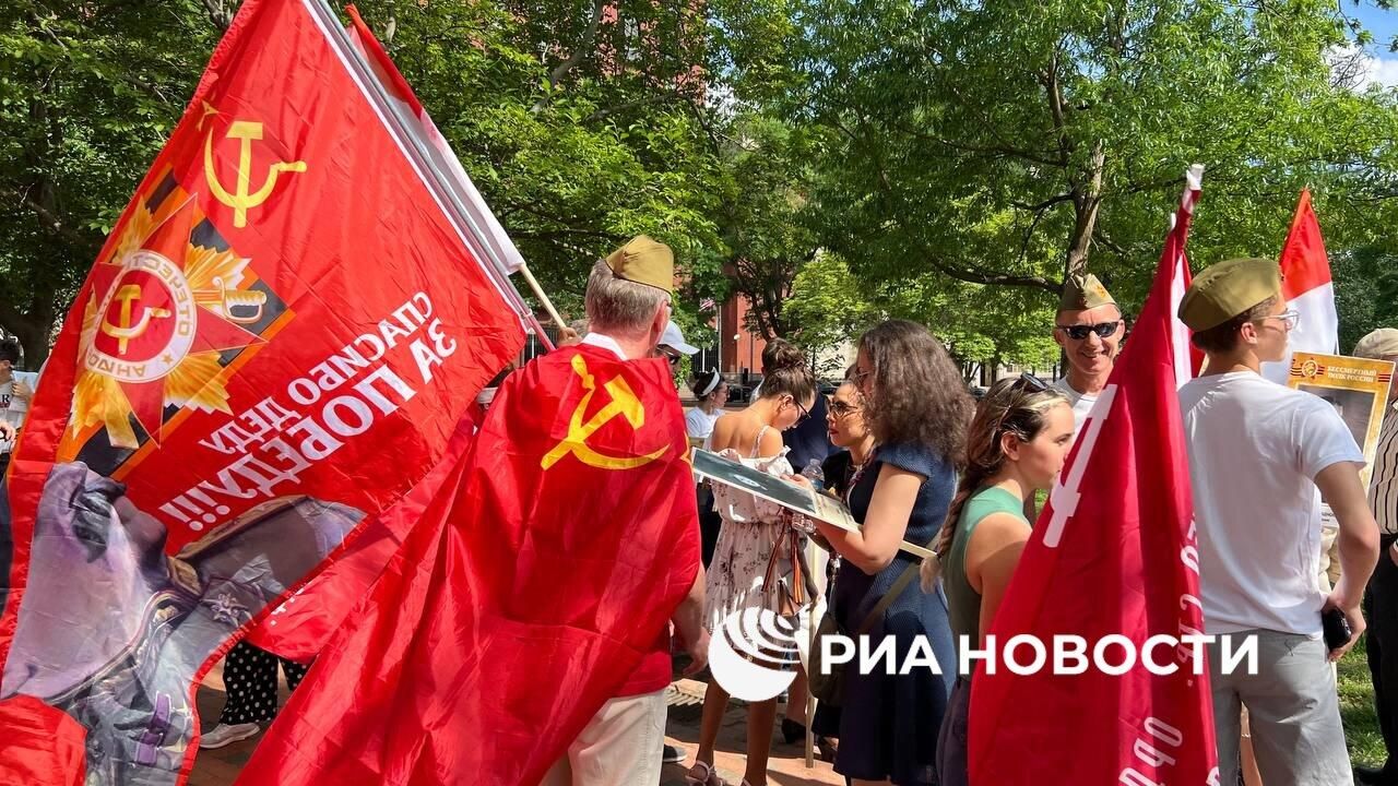 Участники акции Бессмертный полк в Вашингтоне - РИА Новости, 1920, 04.05.2025