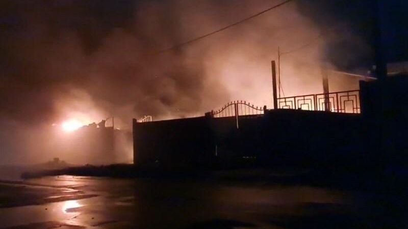 Пожар на фабрике по производству картона в городе Назарабад в Иране Пожар на фабрике по производству картона в городе Назарабад в Иране - РИА Новости, 1920, 04.05.2025