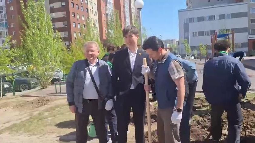 Международная акция Сад памяти прошла в Астане Международная акция Сад памяти прошла в Астане - РИА Новости, 1920, 04.05.2025