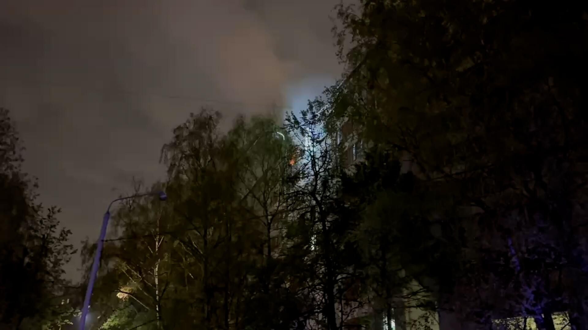 Кадры с места пожара в девятиэтажке на юго-западе Москвы Кадры с места пожара в девятиэтажке на юго-западе Москвы - РИА Новости, 1920, 04.05.2025