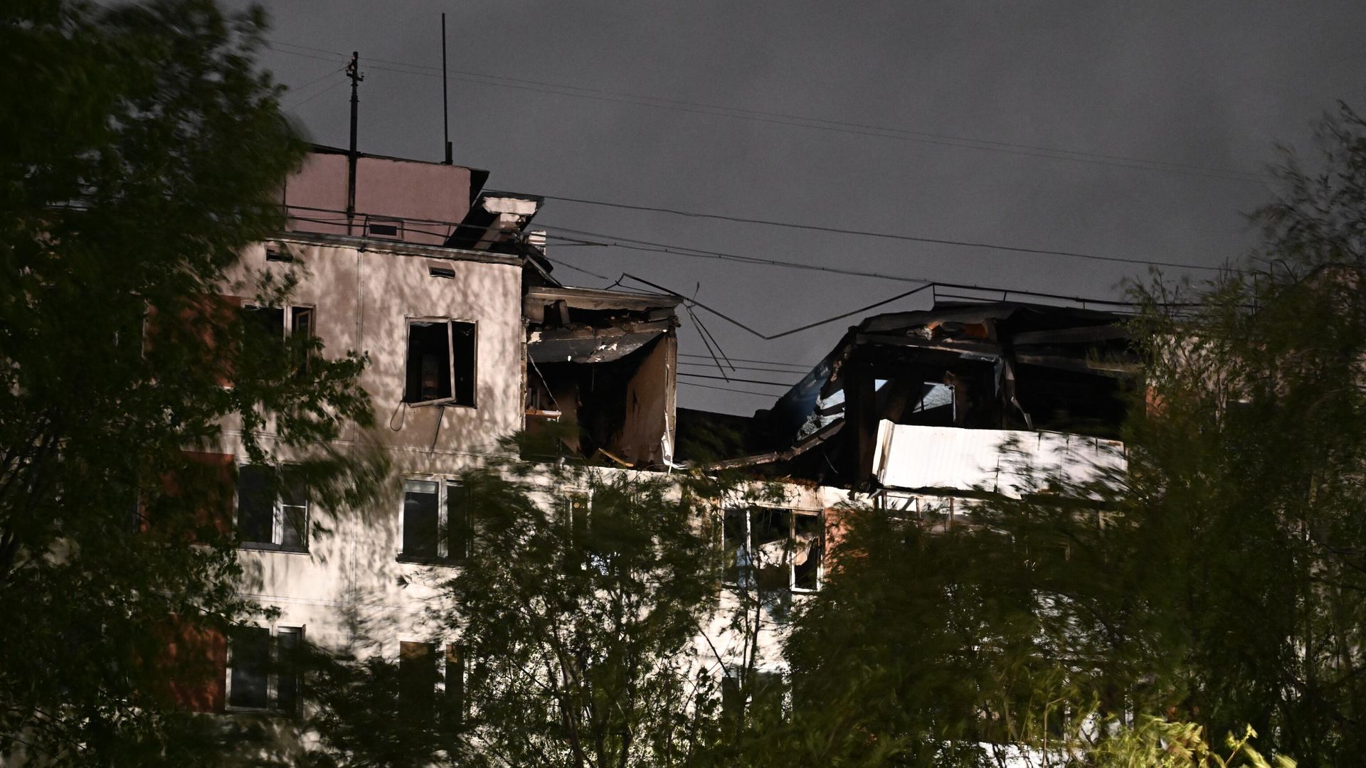 Место пожара в многоэтажном доме на улице Генерала Тюленева в Москве - РИА Новости, 1920, 05.05.2025