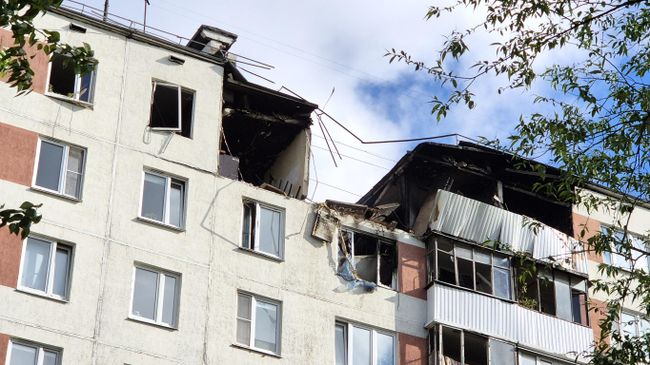 Ликвидация последствий пожара в многоэтажном доме на улице Генерала Тюленева в Москве