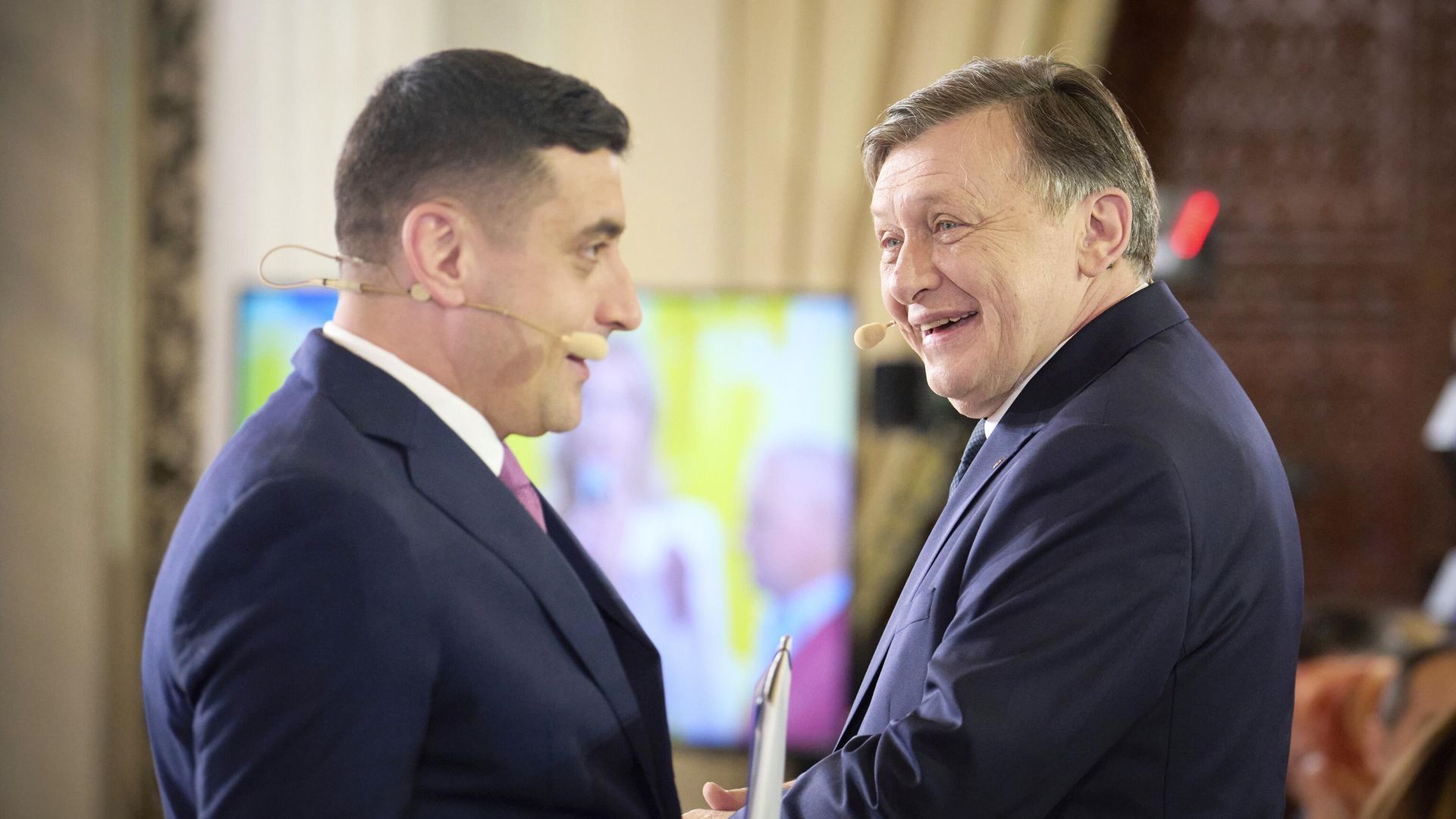 Кандидаты в президенты Румынии Джеордже Симион и Крин Антонеску - РИА Новости, 1920, 04.05.2025