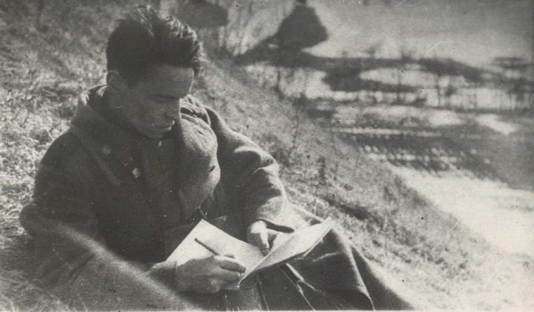 Солдат на привале, 1943-1945 годы Солдат на привале, 1943-1945 годы