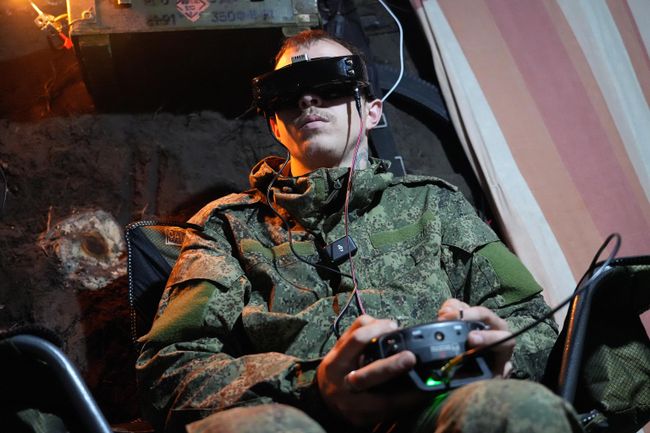 Расчет FPV-дронов 155-й бригады морской пехоты Тихоокеанского флота работает в районе Демидовки Белгородской области Расчет FPV-дронов 155-й бригады морской пехоты Тихоокеанского флота работает в районе Демидовки Белгородской области