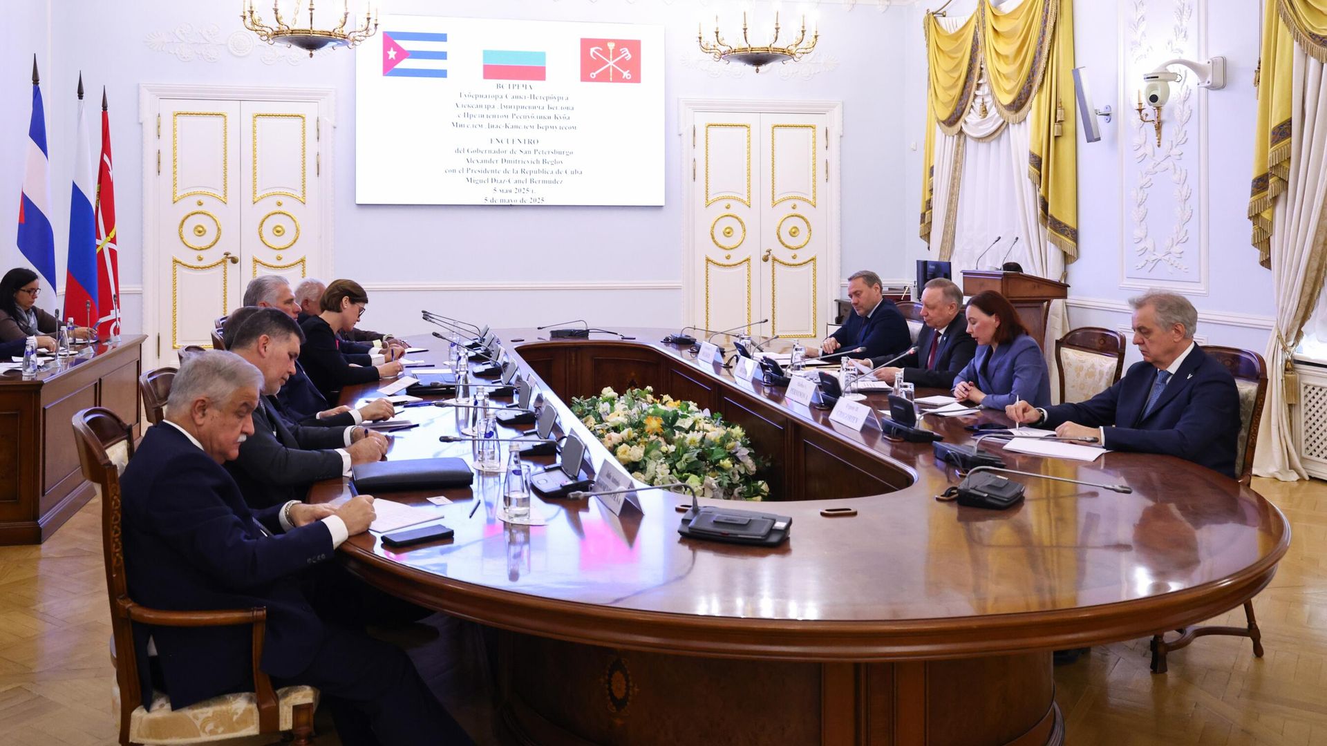 Губернатор Санкт-Петербурга Александр Беглов и президент Кубы Мигель Диас-Канель Бермудес во время встречи Губернатор Санкт-Петербурга Александр Беглов и президент Кубы Мигель Диас-Канель Бермудес во время встречи - РИА Новости, 1920, 05.05.2025