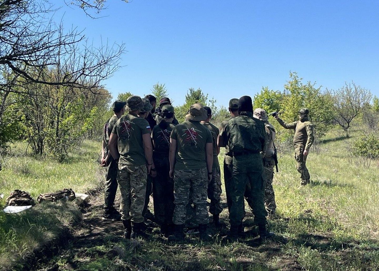 Боец показывает, как запускать Мавик Боец показывает, как запускать Мавик