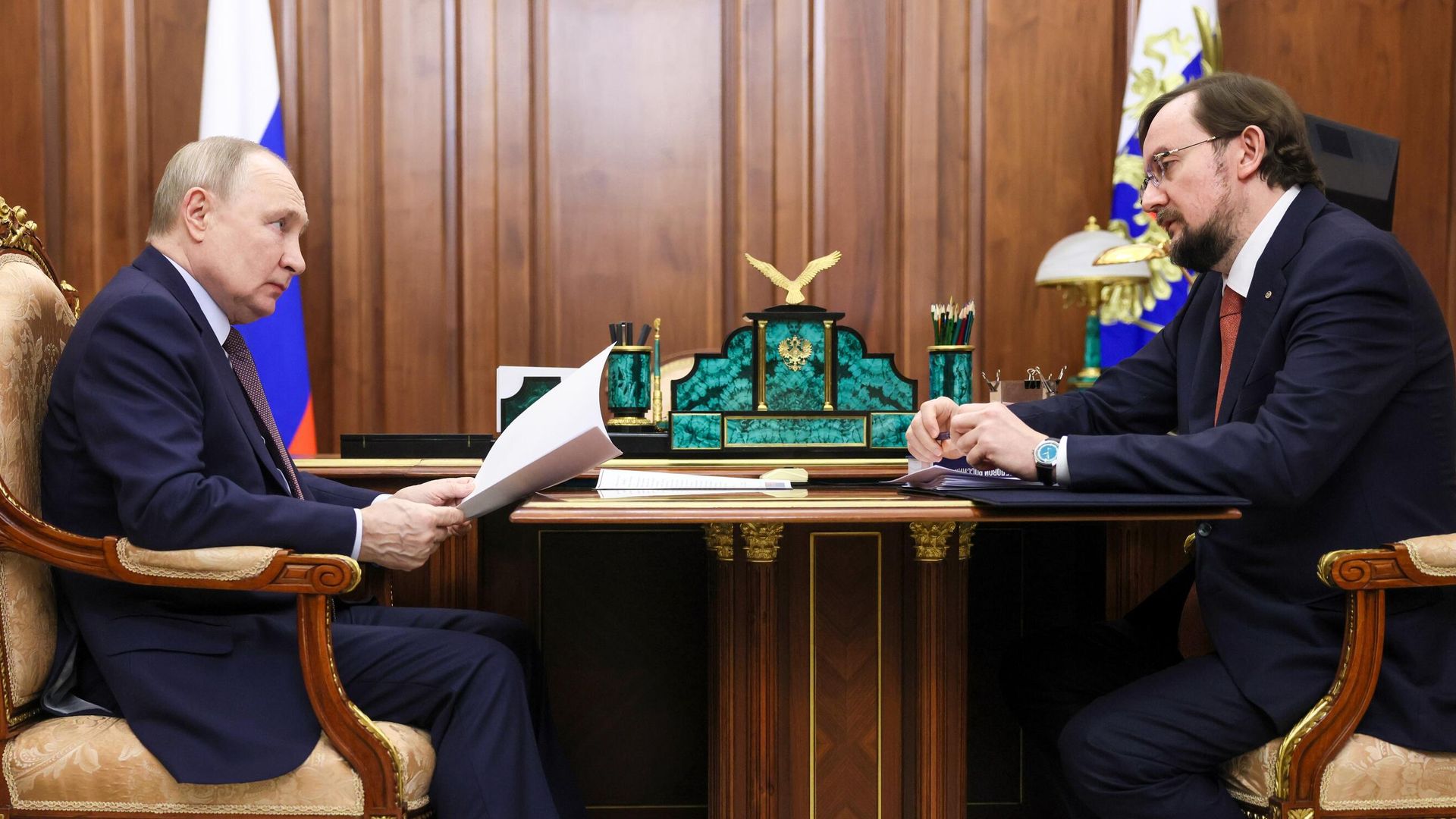 Президент РФ Владимир Путин и председатель Общероссийской общественной организации Деловая Россия Алексей Репик во время встречи. 6 мая 2025 - РИА Новости, 1920, 06.05.2025