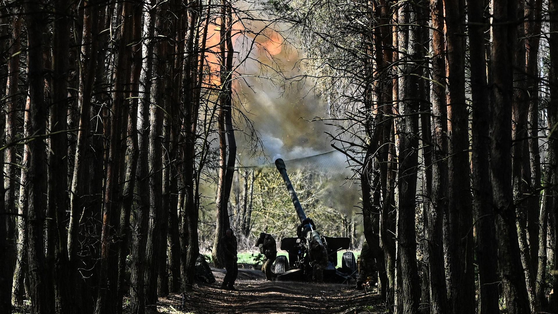 Боевая работа артиллерийского расчета в зоне проведения спецоперации - РИА Новости, 1920, 23.05.2025