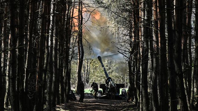 Боевая работа артиллерийского расчета в зоне проведения спецоперации