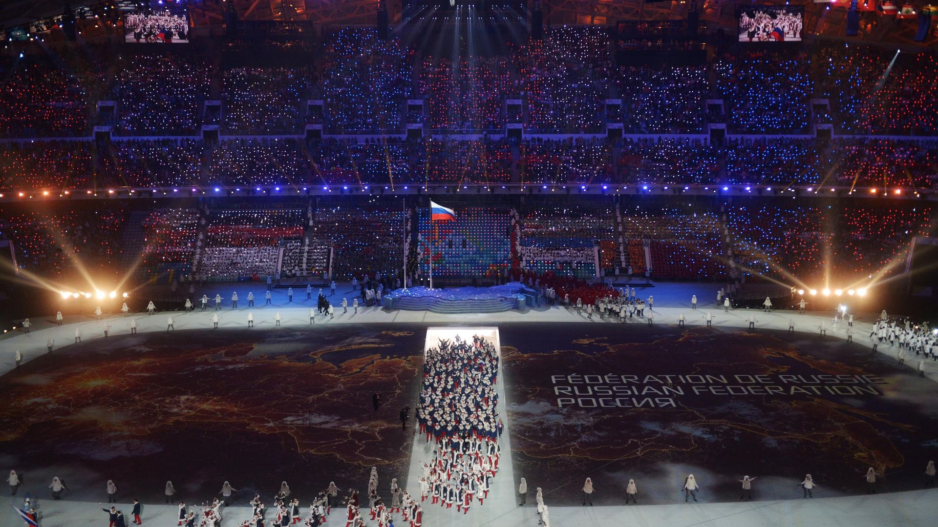 Представители России во время парада атлетов и членов национальных делегаций на церемонии открытия XXII зимних Олимпийских игр в Сочи Представители России во время парада атлетов и членов национальных делегаций на церемонии открытия XXII зимних Олимпийских игр в Сочи - РИА Новости, 1920, 22.05.2025