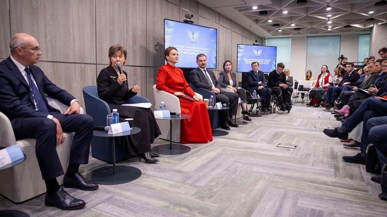 Заседание организационного комитета Международного конкурса дизайна адаптивной одежды На крыльях - РИА Новости, 1920, 06.05.2025
