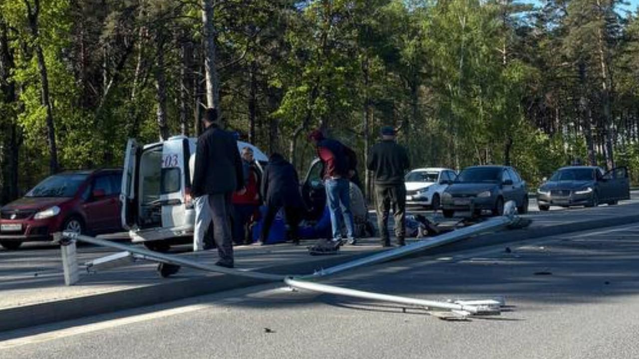 Последствия ДТП с участием автомобиля скорой помощи в Ульяновске Последствия ДТП с участием автомобиля скорой помощи в Ульяновске - РИА Новости, 1920, 07.05.2025