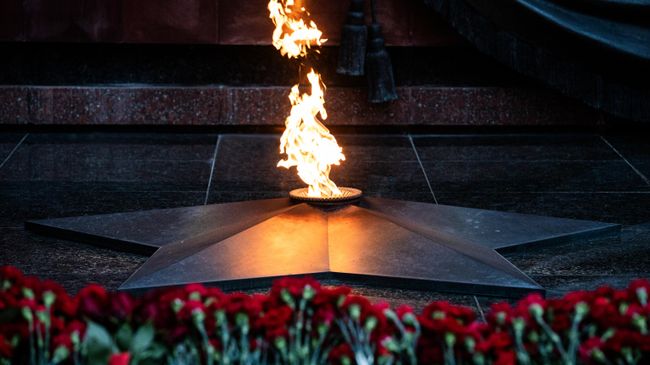Вечный огонь в Александровском саду в Москве Вечный огонь в Александровском саду в Москве