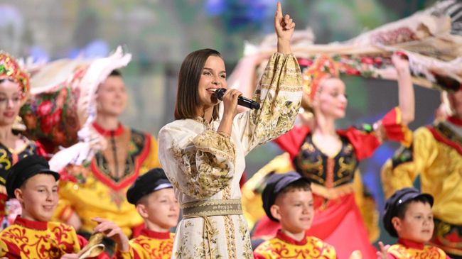 Певица Татьяна Куртукова выступает на церемонии награждения Всероссийской муниципальной премией Служение в Москве