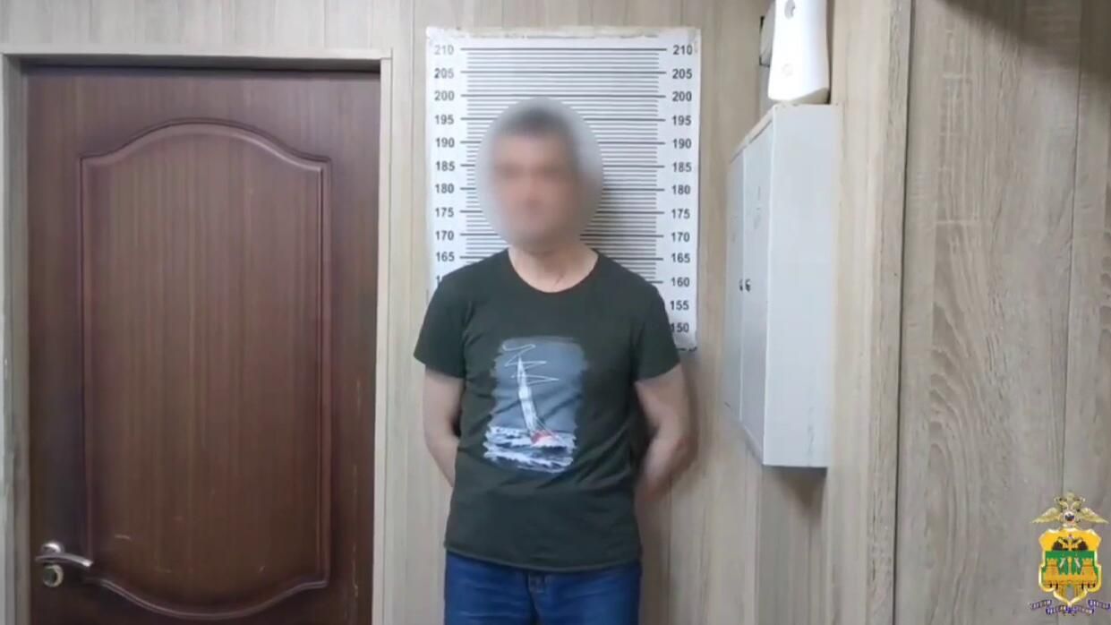Мужчина, повредивший автомобили граждан, задержан полицией Сочи - РИА Новости, 1920, 07.05.2025