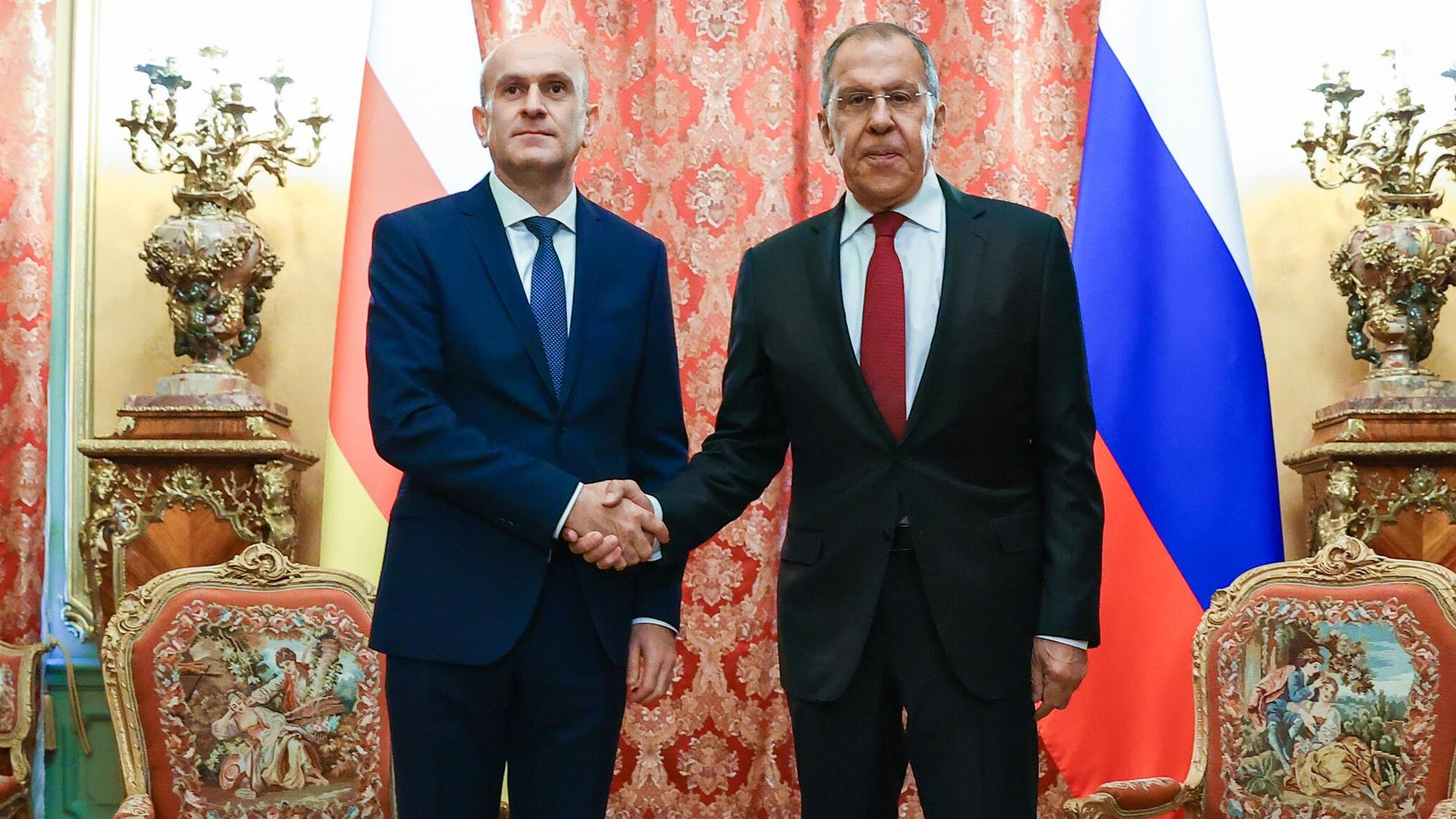 Министр иностранных дел РФ Сергей Лавров и министр иностранных дел Республики Южная Осетия Ахсар Джиоев во время встречи в Москве Министр иностранных дел РФ Сергей Лавров и министр иностранных дел Республики Южная Осетия Ахсар Джиоев во время встречи в Москве - РИА Новости, 1920, 10.05.2025