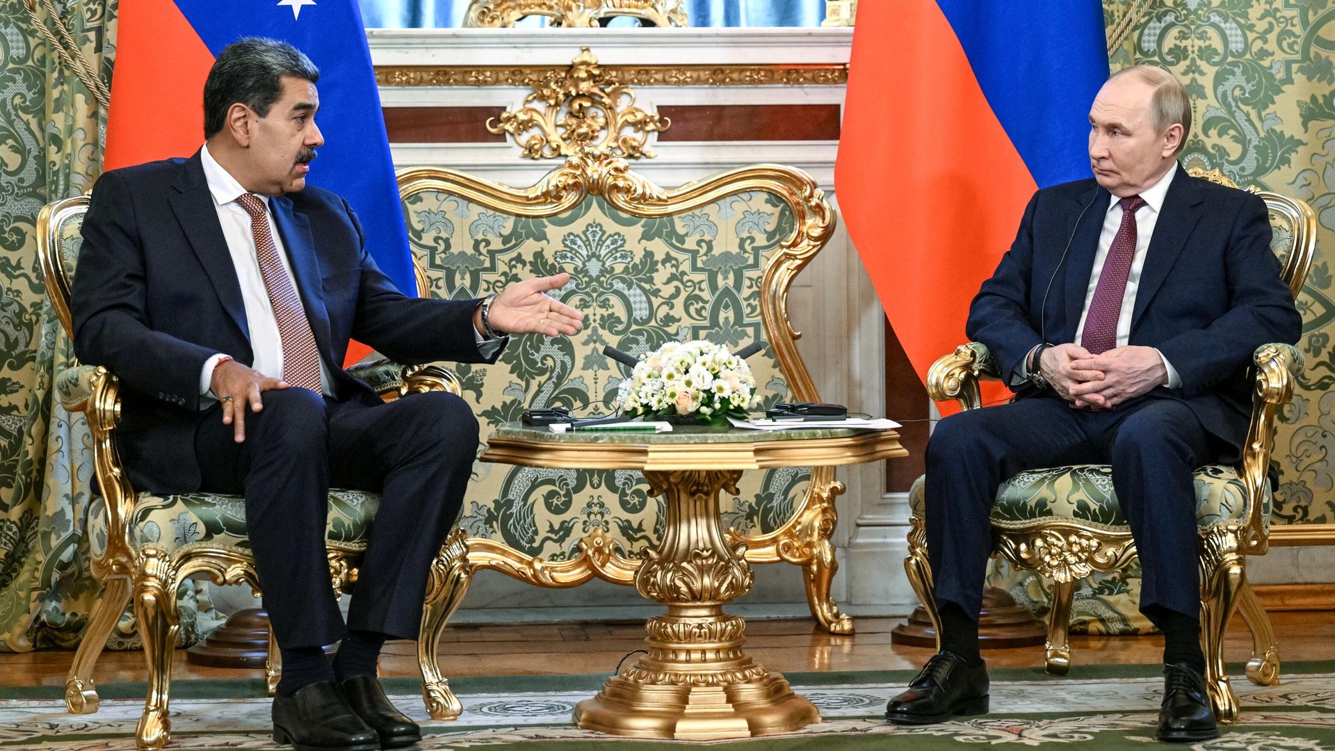 Президент РФ Владимир Путин и президент Венесуэлы Николас Мадуро во время встречи Президент РФ Владимир Путин и президент Венесуэлы Николас Мадуро во время встречи - РИА Новости, 1920, 07.05.2025