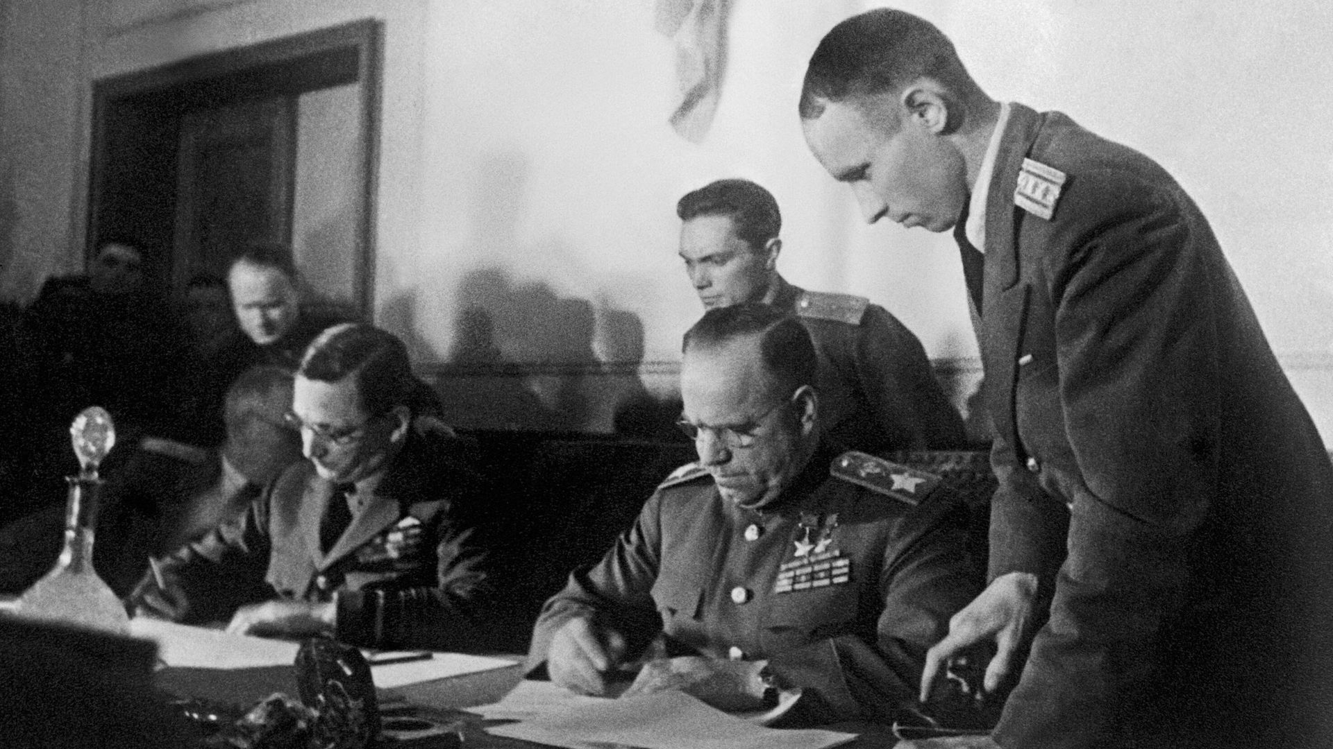 Подписание Акта о безоговорочной капитуляции германских вооруженных сил, Карлсхорст, Германия, 8 мая 1945 года Подписание Акта о безоговорочной капитуляции германских вооруженных сил, Карлсхорст, Германия, 8 мая 1945 года - РИА Новости, 1920, 09.05.2025