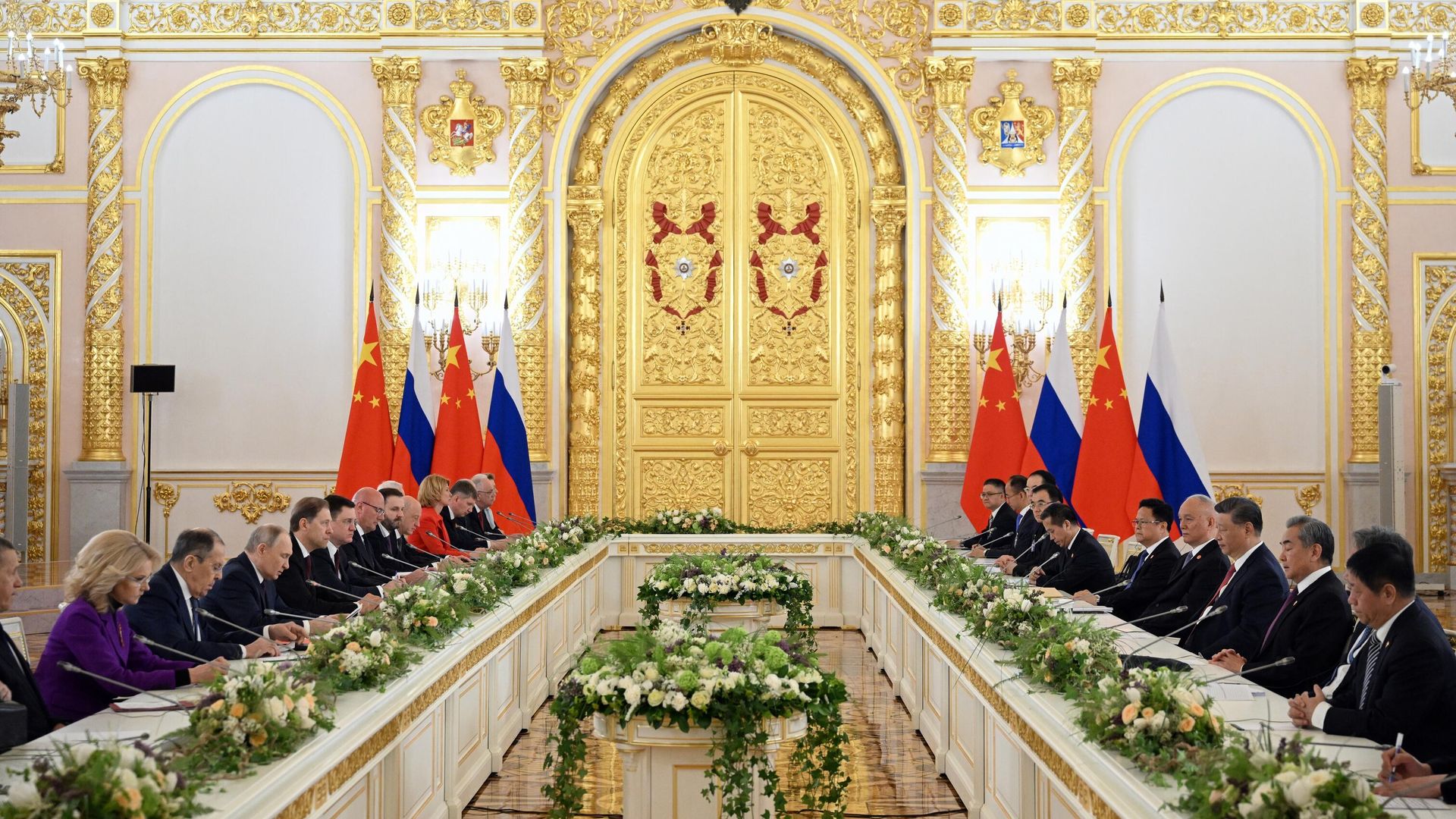 Президент РФ Владимир Путин и председатель КНР Си Цзиньпин во время российско-китайских переговоров. 8 мая 2025 Президент РФ Владимир Путин и председатель КНР Си Цзиньпин во время российско-китайских переговоров. 8 мая 2025 - РИА Новости, 1920, 08.05.2025