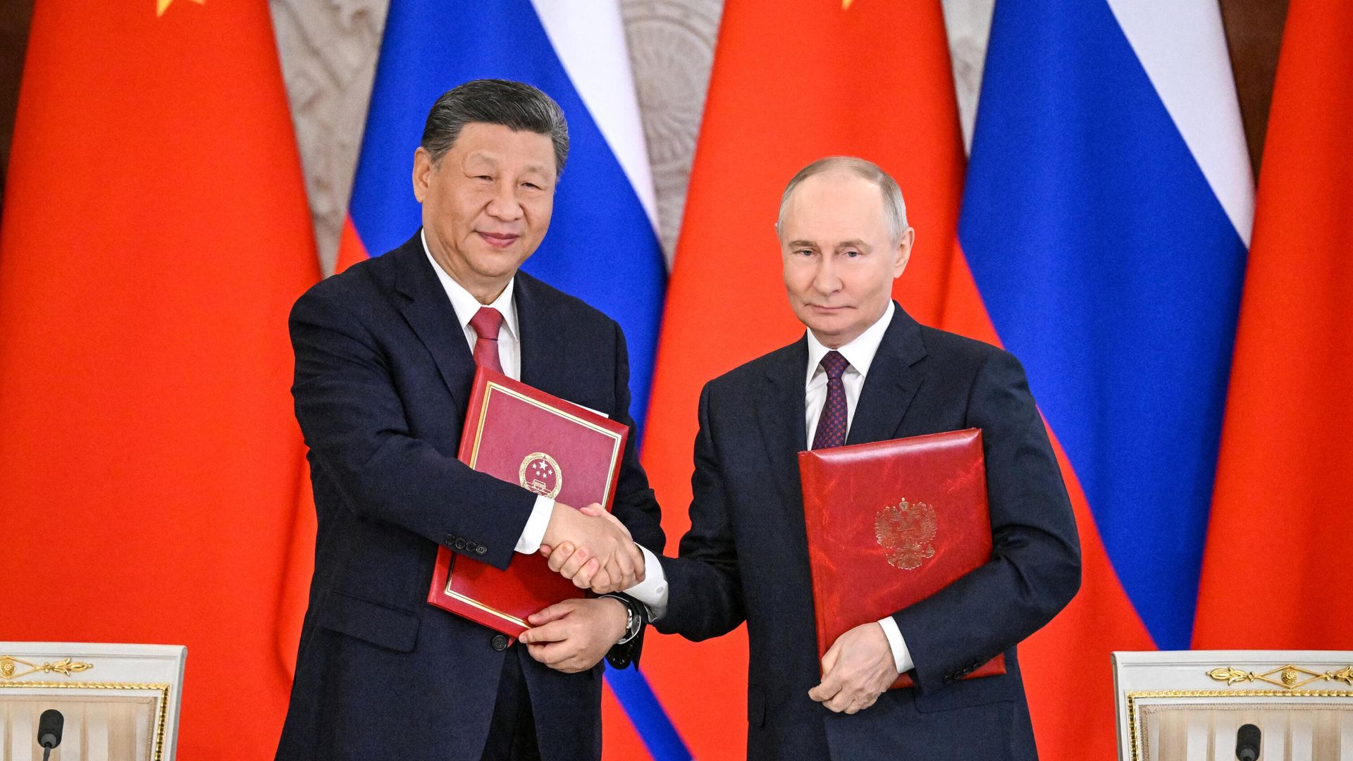 Владимир Путин и Си Цзиньпин Владимир Путин и Си Цзиньпин - РИА Новости, 1920, 09.05.2025