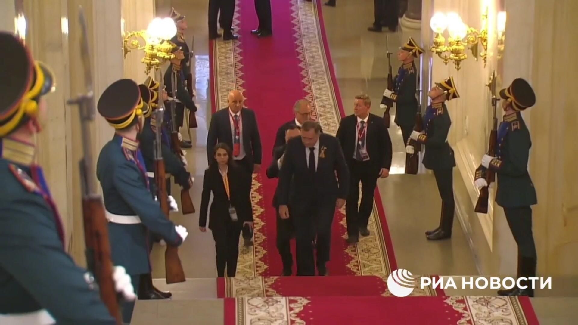 Прибытие зарубежных лидеров в Кремль на обед от имени президента России Прибытие зарубежных лидеров в Кремль на обед от имени президента России - РИА Новости, 1920, 08.05.2025
