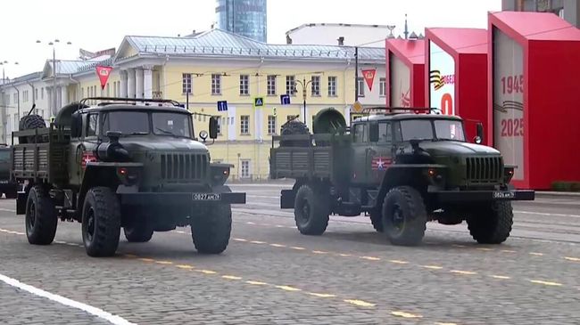 Военный парад в Екатеринбурге. Кадр видео Военный парад в Екатеринбурге. Кадр видео
