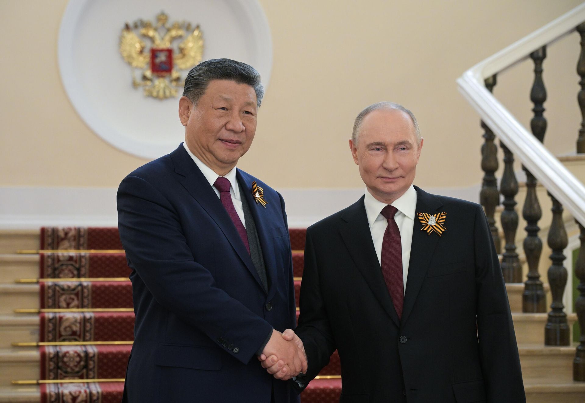 Президент России Владимир Путин и председатель КНР Си Цзиньпин во время встречи в Кремле перед военным парадом, посвященном 80-летию Победы Президент России Владимир Путин и председатель КНР Си Цзиньпин во время встречи в Кремле перед военным парадом, посвященном 80-летию Победы - РИА Новости, 1920, 18.05.2026