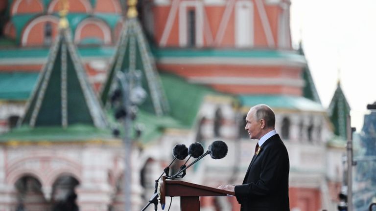 Президент России Владимир Путин выступает на Красной площади в Москве на военном параде, посвященном 80-летию Победы Президент России Владимир Путин выступает на Красной площади в Москве на военном параде, посвященном 80-летию Победы