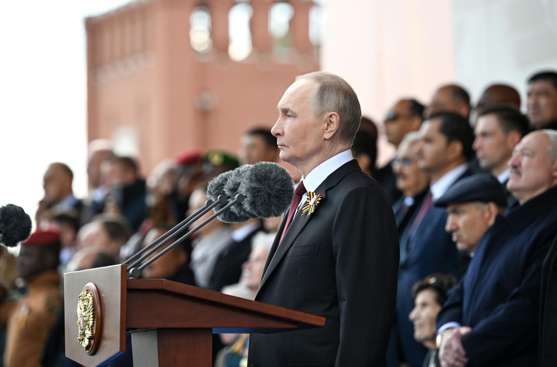Президент РФ Владимир Путин на Красной площади в Москве на военном параде, посвященном 80-летию Победы - РИА Новости, 1920, 09.05.2025