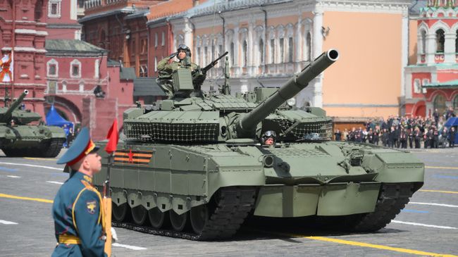 Танк Т-80 БВМ на параде Победы 