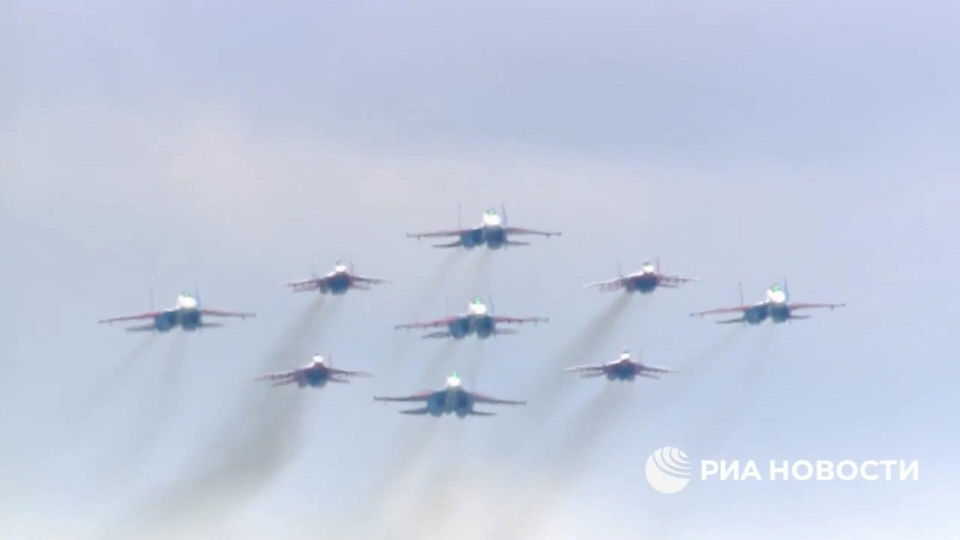 Видео авиационной части парада Победы Видео авиационной части парада Победы - РИА Новости, 1920, 09.05.2025