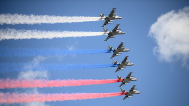 Штурмовики Су-25 на военном параде