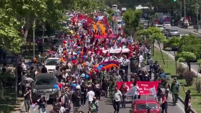 Шествие Бессмертного полка в День Победы в Ереване Шествие Бессмертного полка в День Победы в Ереване - РИА Новости, 1920, 09.05.2025