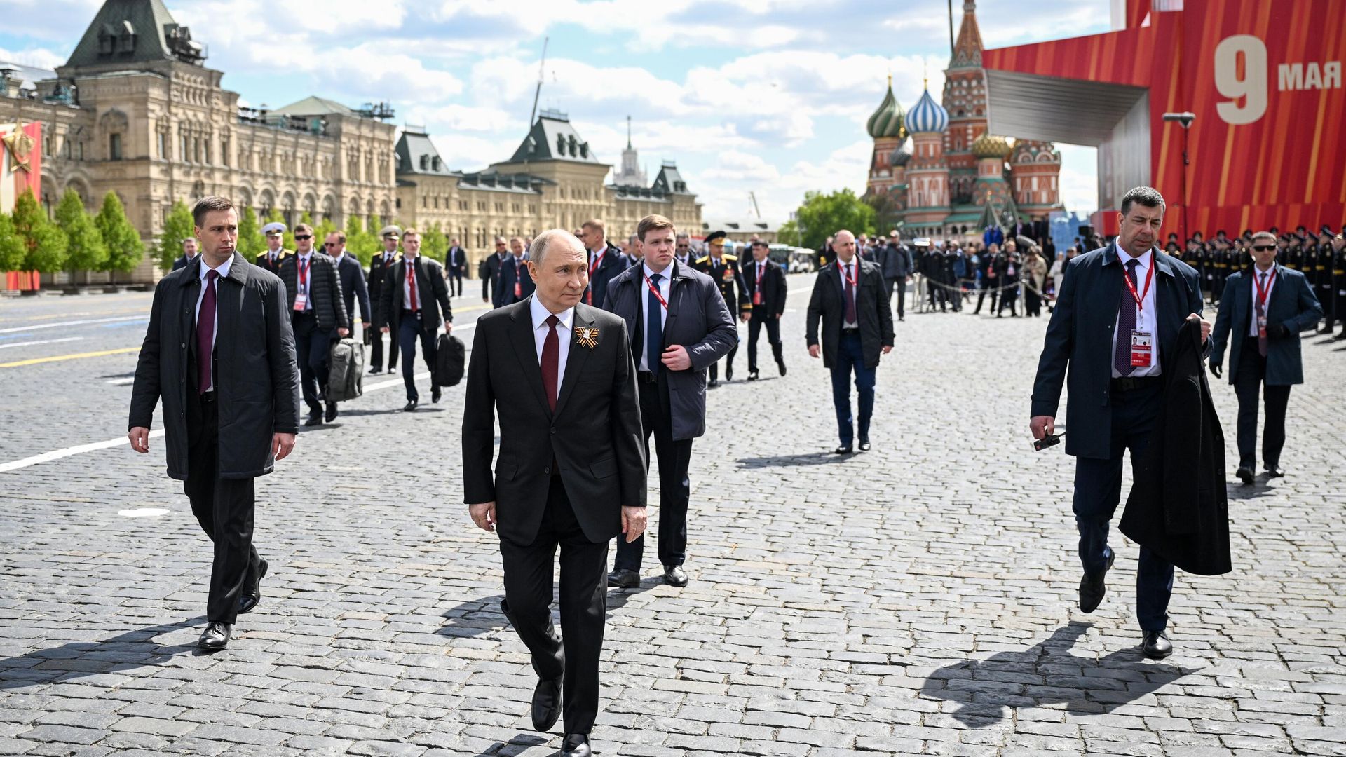 Президент России Владимир Путин на Красной площади в Москве на военном параде, посвященном 80-летию Победы Президент России Владимир Путин на Красной площади в Москве на военном параде, посвященном 80-летию Победы - РИА Новости, 1920, 09.05.2025
