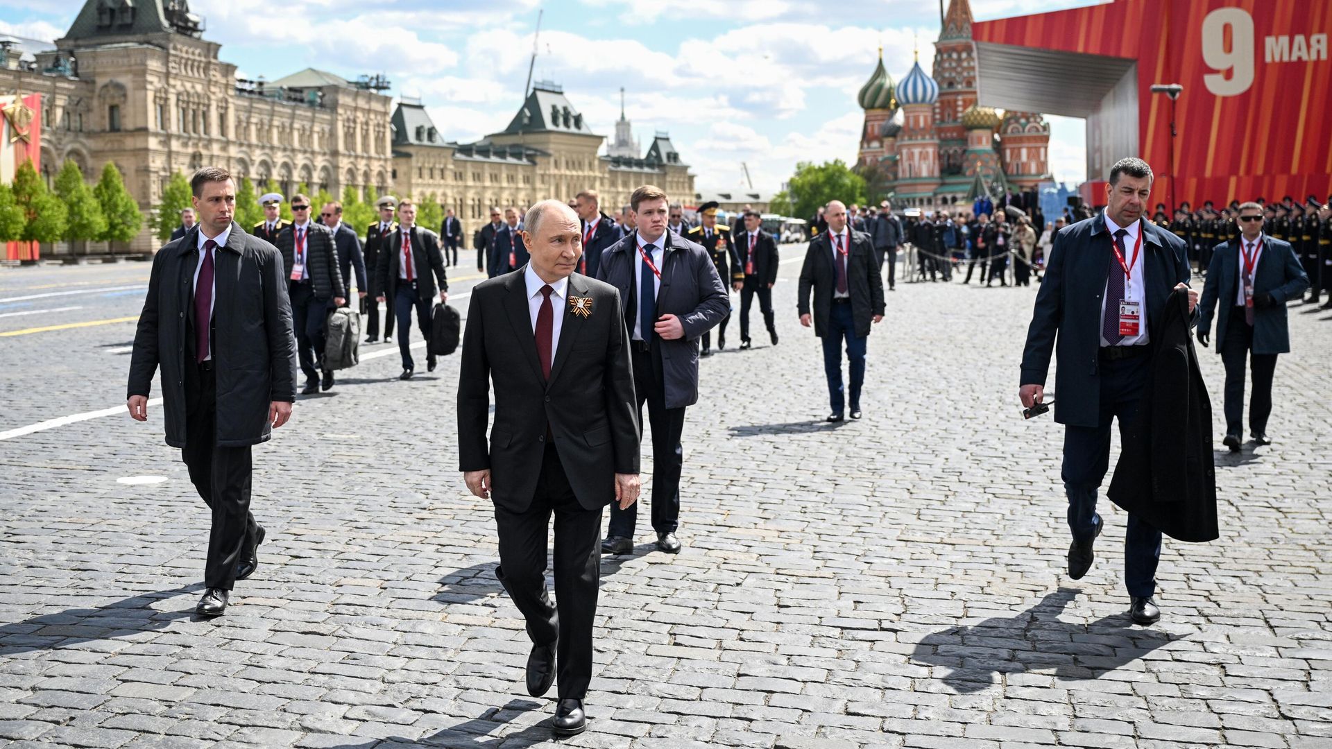 Президент России Владимир Путин на Красной площади в Москве на военном параде, посвященном 80-летию Победы Президент России Владимир Путин на Красной площади в Москве на военном параде, посвященном 80-летию Победы - РИА Новости, 1920, 09.05.2025