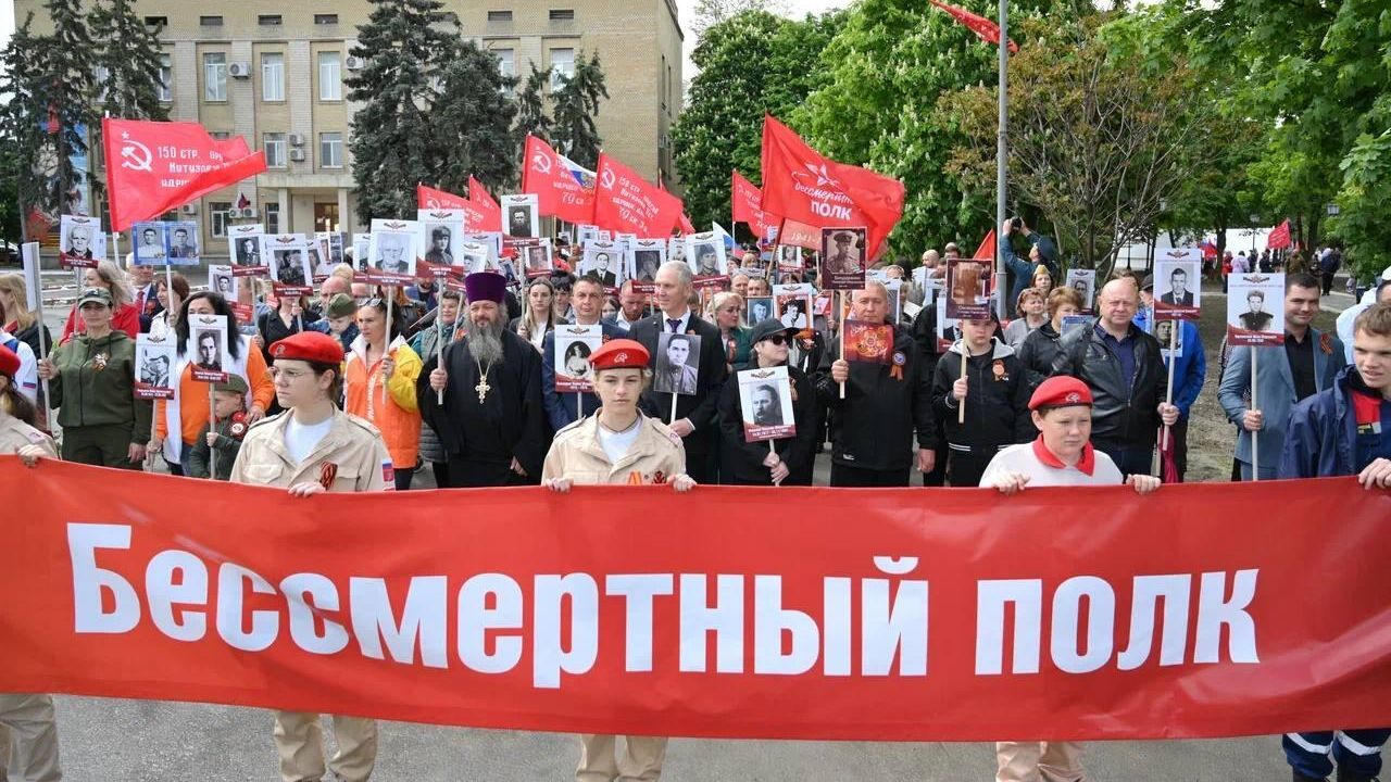Губернатор Херсонской области Владимир Сальдо принял участие в акции Бессмертный полк - РИА Новости, 1920, 09.05.2025