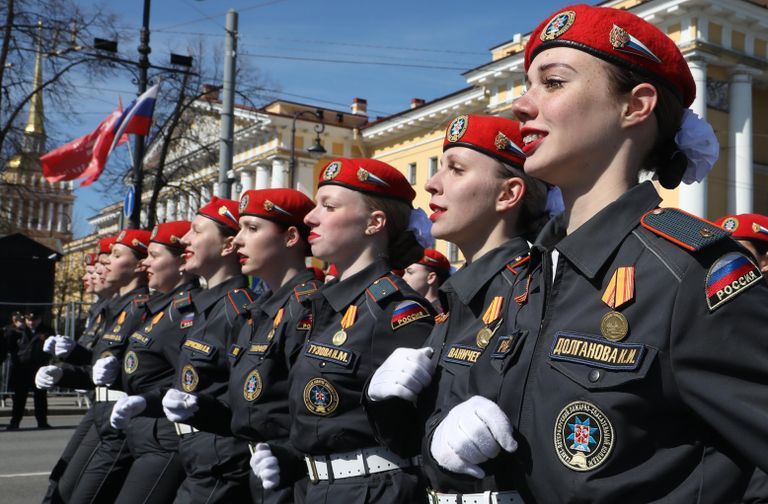 Курсанты на военном параде в честь 80-летия Победы в Великой Отечественной войне в Санкт-Петербурге