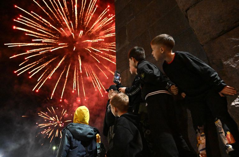 Праздничный салют в честь 80-летия Победы в Великой Отечественной войне на Центральной площади во Владивостоке Праздничный салют в честь 80-летия Победы в Великой Отечественной войне на Центральной площади во Владивостоке