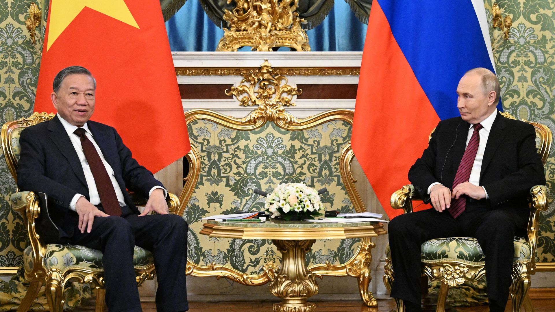Президент России Владимир Путин и генеральный секретарь Коммунистической партии Вьетнама То Лам во время встречи Президент России Владимир Путин и генеральный секретарь Коммунистической партии Вьетнама То Лам во время встречи - РИА Новости, 1920, 10.05.2025