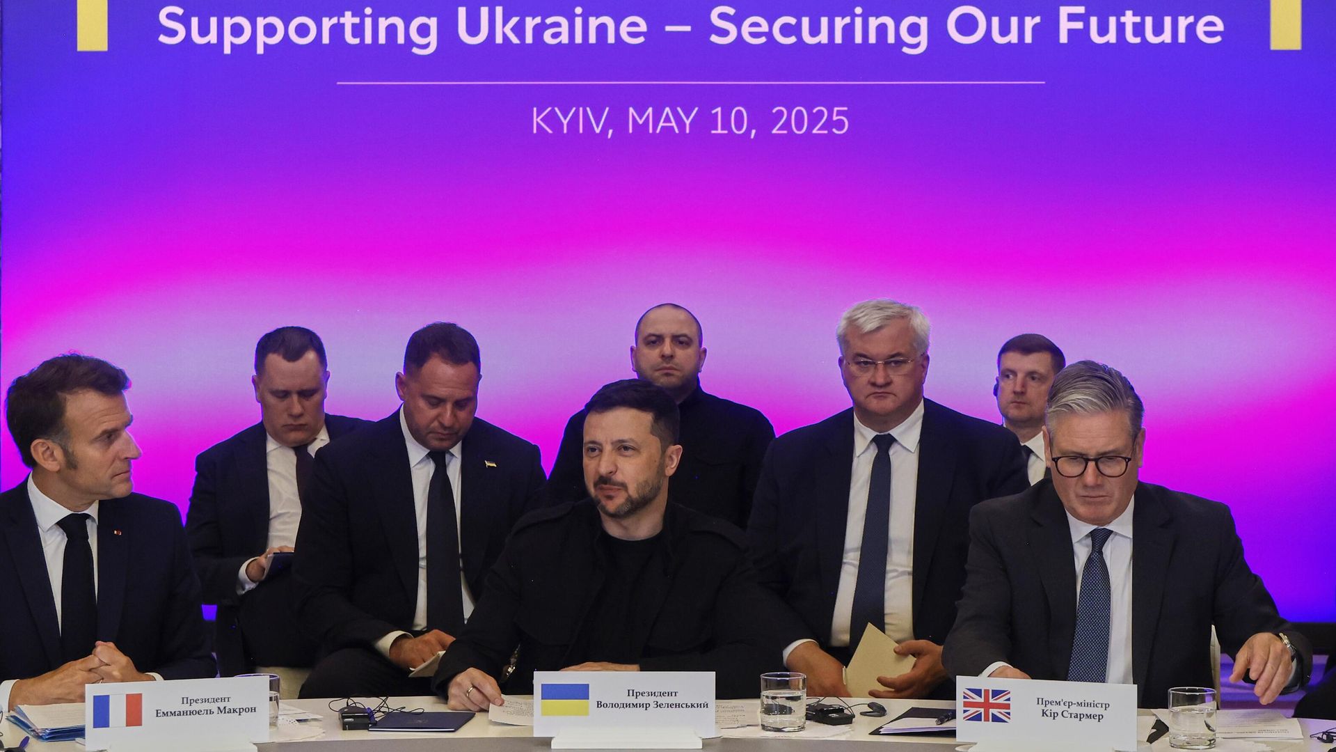 Президент Франции Эммануэль Макрон, Владимир Зеленский и премьер-министр Великобритании Кир Стармер во время встречи в Киеве Президент Франции Эммануэль Макрон, Владимир Зеленский и премьер-министр Великобритании Кир Стармер во время встречи в Киеве - РИА Новости, 1920, 10.07.2025