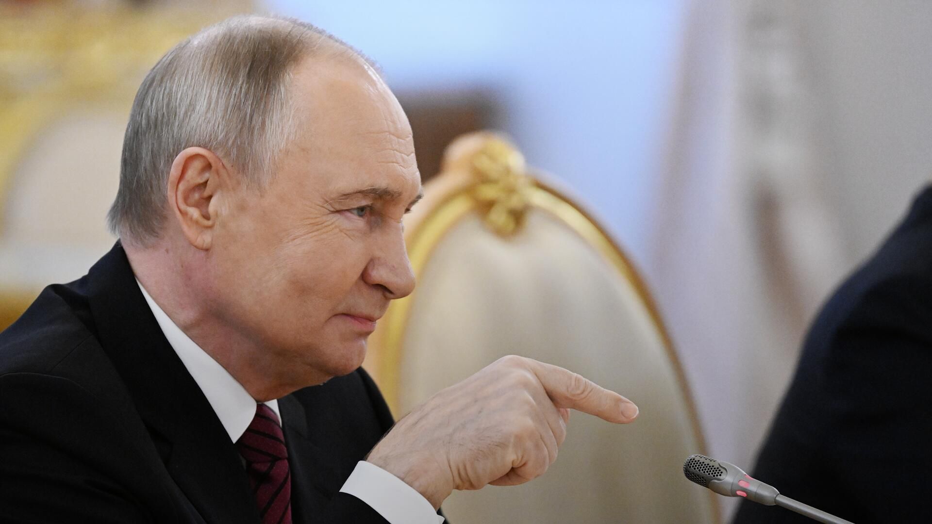Выступление Путина перед прессой Выступление Путина перед прессой - РИА Новости, 1920, 11.05.2025
