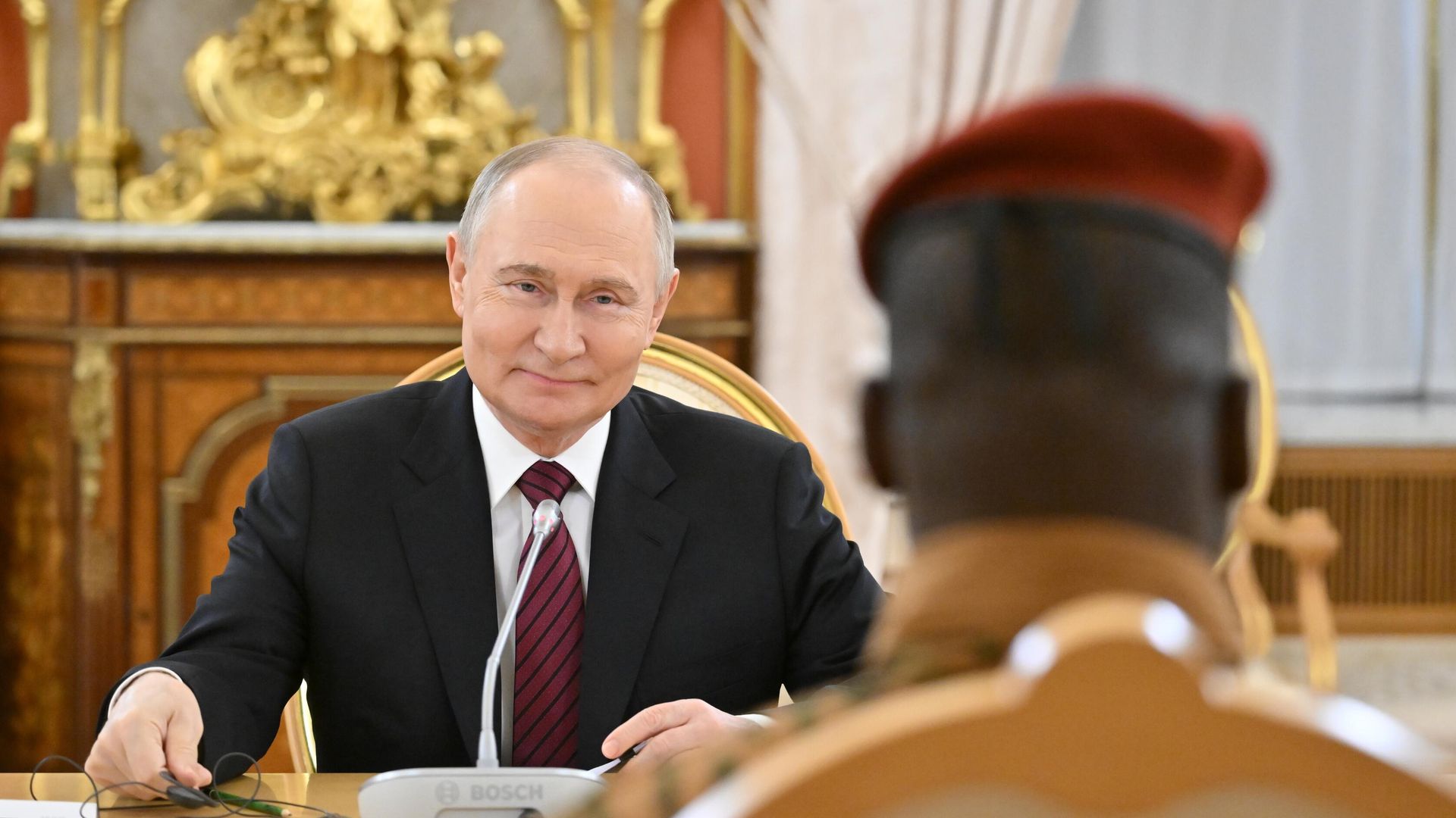 Президент России Владимир Путин и президент Буркина-Фасо Ибрагим Траоре во время встречи Президент России Владимир Путин и президент Буркина-Фасо Ибрагим Траоре во время встречи - РИА Новости, 1920, 10.05.2025