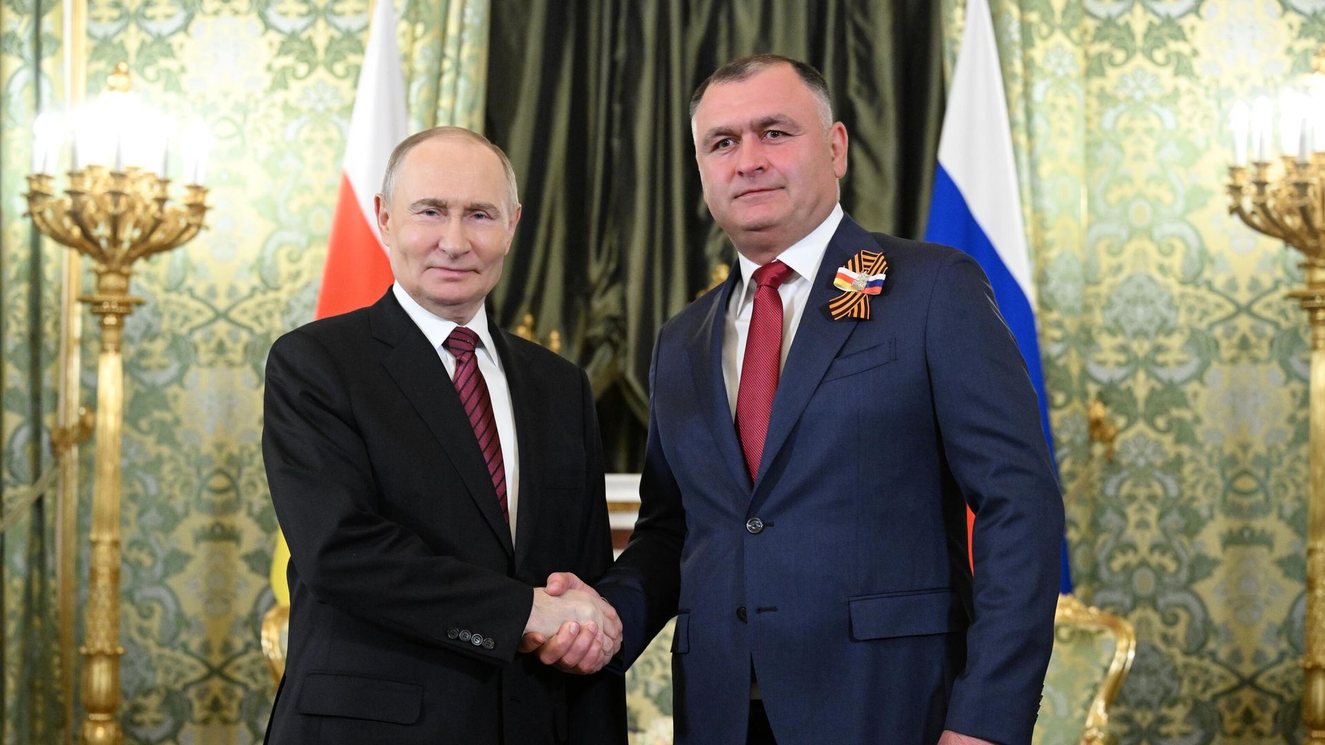 Встреча президента России Владимира Путина и президента Южной Осетии Алана Гаглоева Встреча президента России Владимира Путина и президента Южной Осетии Алана Гаглоева - РИА Новости, 1920, 10.05.2025