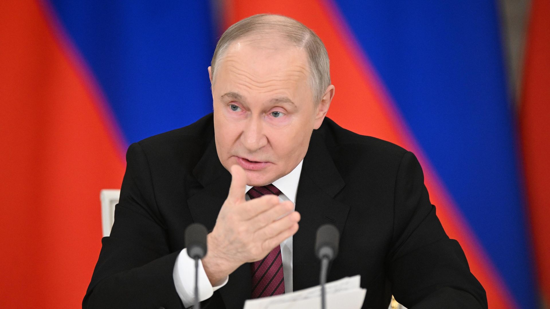 Обращение президента РФ В. Путина к представителям российских и зарубежных СМИ Обращение президента РФ В. Путина к представителям российских и зарубежных СМИ - РИА Новости, 1920, 11.05.2025