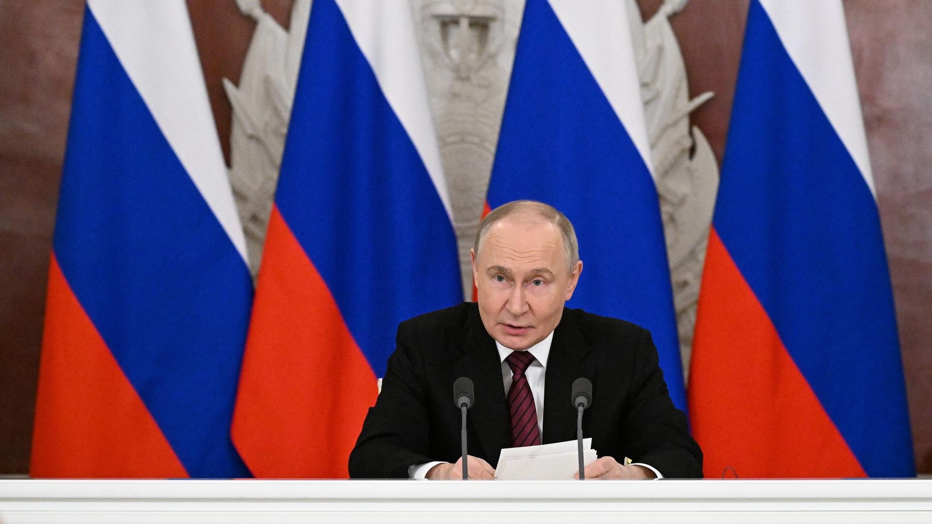 Обращение президента РФ В. Путина к представителям российских и зарубежных СМИ Обращение президента РФ В. Путина к представителям российских и зарубежных СМИ - РИА Новости, 1920, 11.05.2025