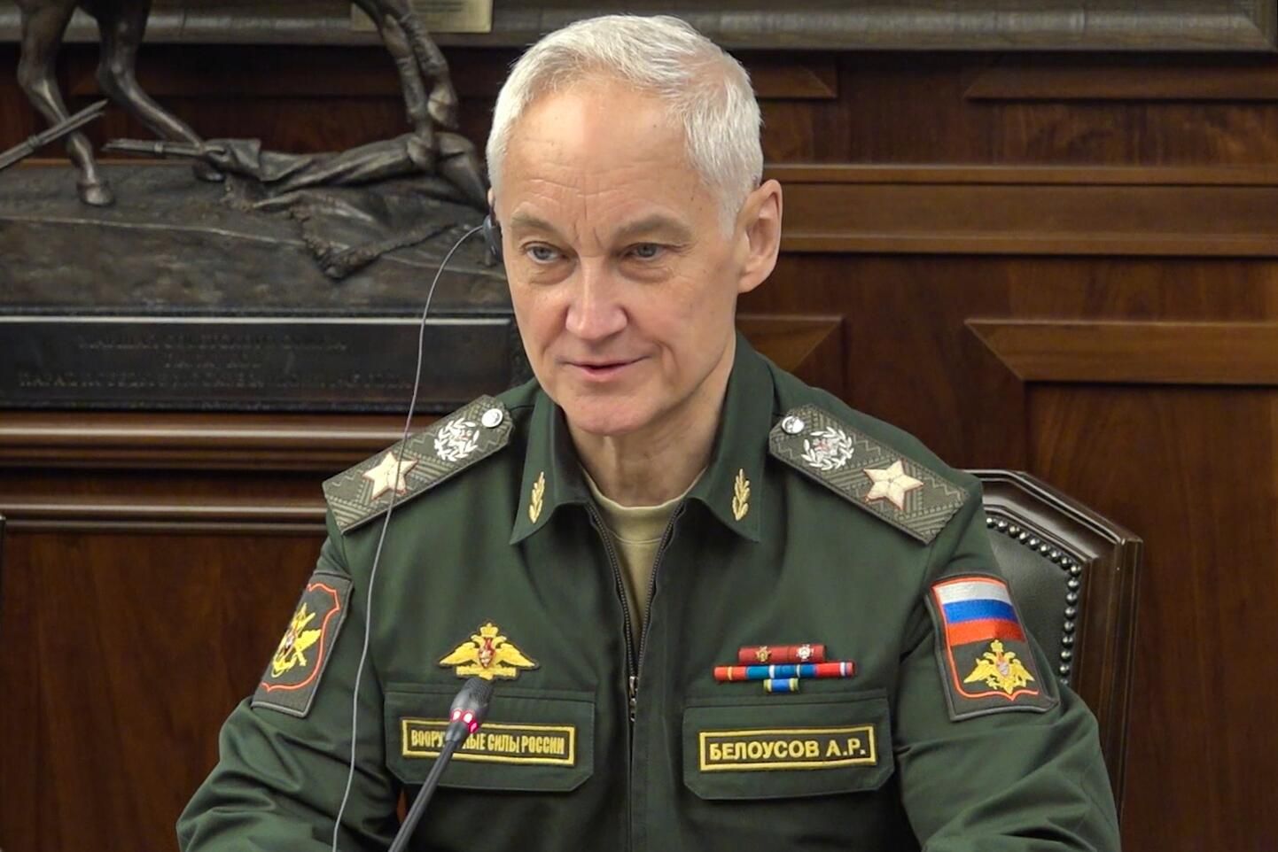 Министр обороны РФ Андрей Белоусов на встрече с командующим Ливийской национальной армии Халифой Хафтаром - РИА Новости, 1920, 31.10.2025