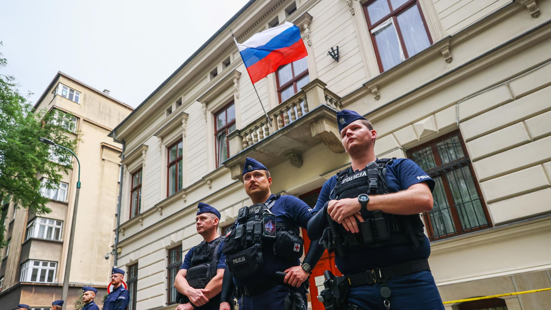 Полицейские у здания Генерального консульства России в Кракове Полицейские у здания Генерального консульства России в Кракове - РИА Новости, 1920, 12.05.2025