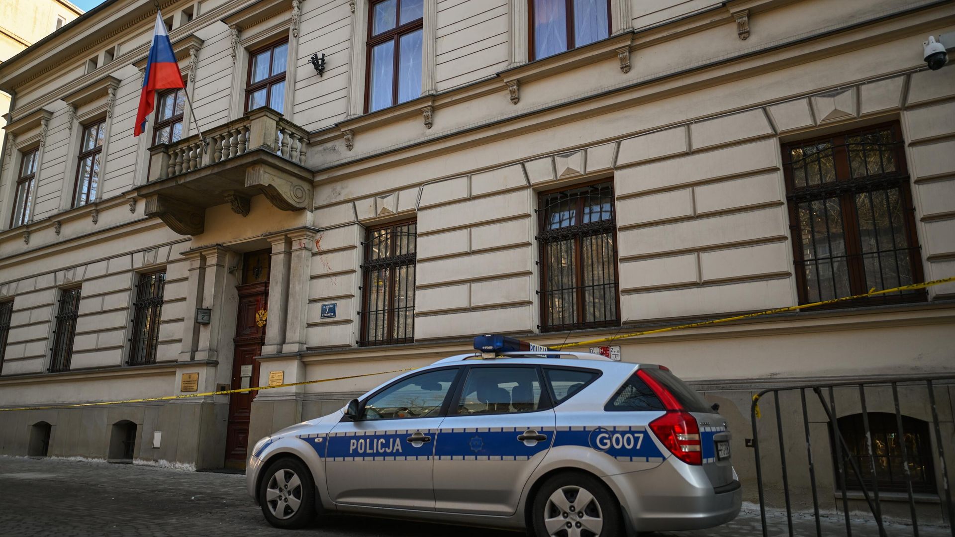 Полицейский автомобиль у здания Генерального консульства России в Кракове Полицейский автомобиль у здания Генерального консульства России в Кракове - РИА Новости, 1920, 12.05.2025